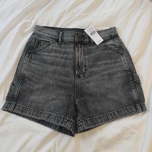 NWT American Eagle 
Highest Rise 90s Boyfriend Short 
Comfort Stretch Waistband